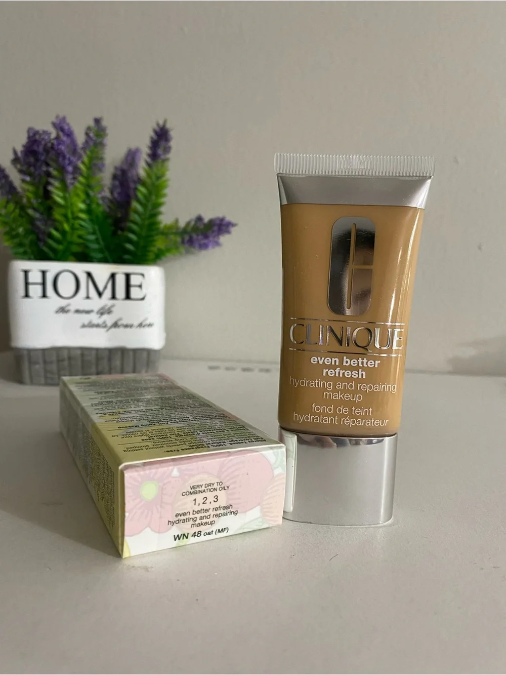 WN48~ Clinique Even Better Refresh Hydrating And Repairing Makeup, 1 OZ / 30 ML